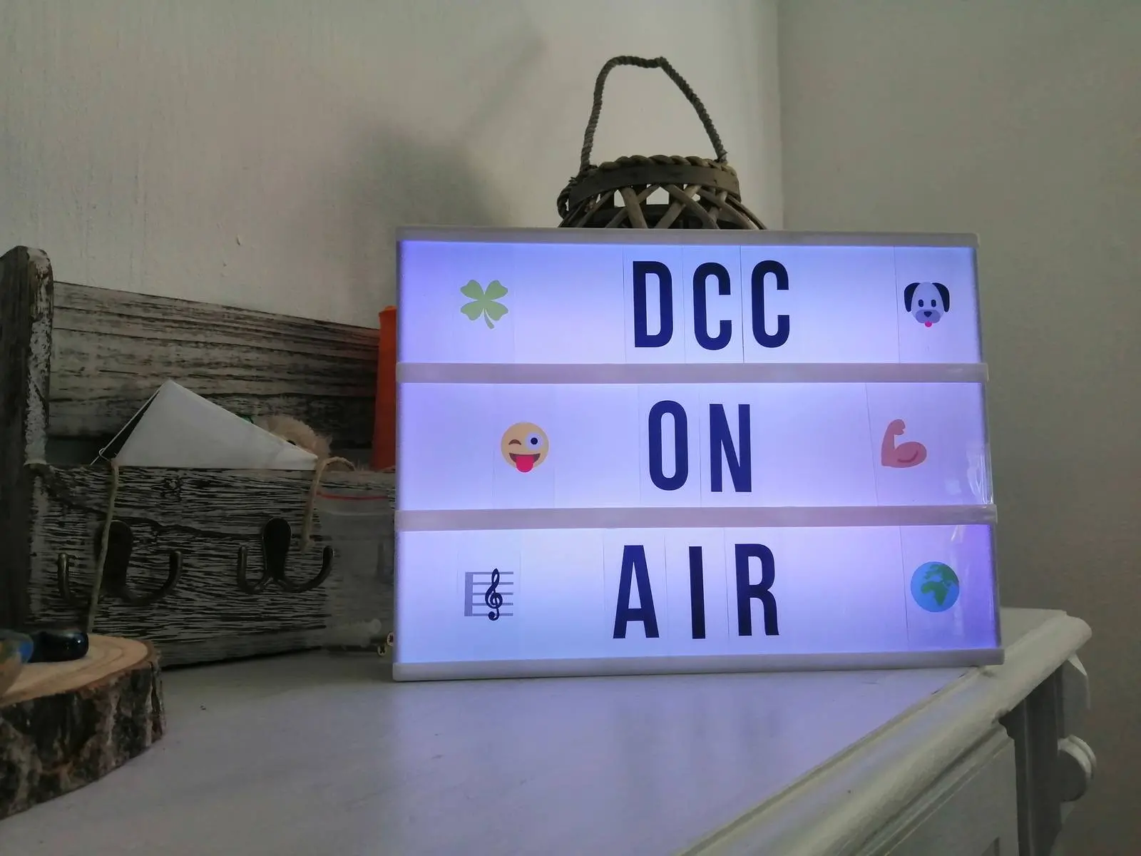 01.12.2021: Schild mit Text "DCC on Air"
