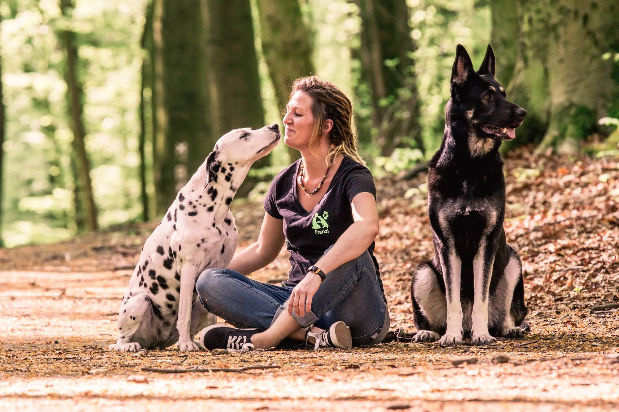 Slider - Franzi kommunziert mit ihren beiden Hunden